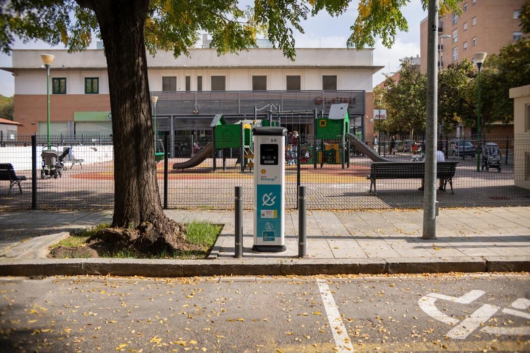 Images Shell Recharge Charging Station