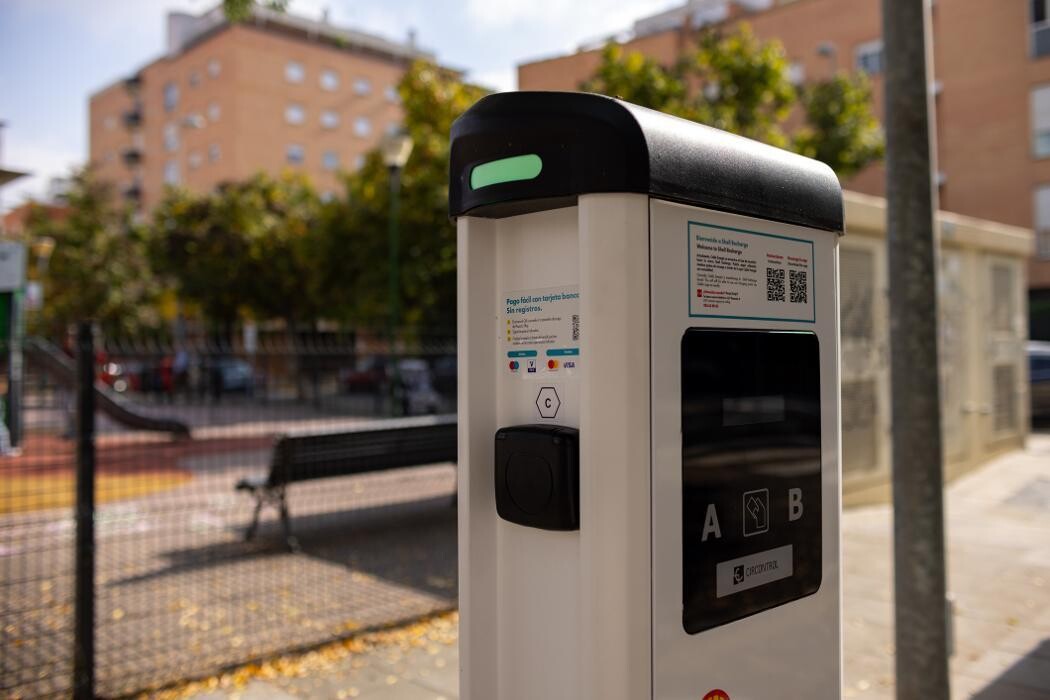 Images Shell Recharge Charging Station