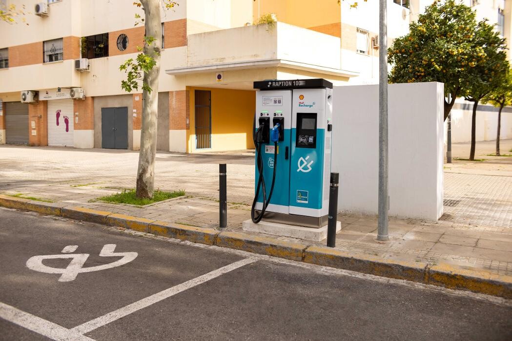 Images Shell Recharge Charging Station