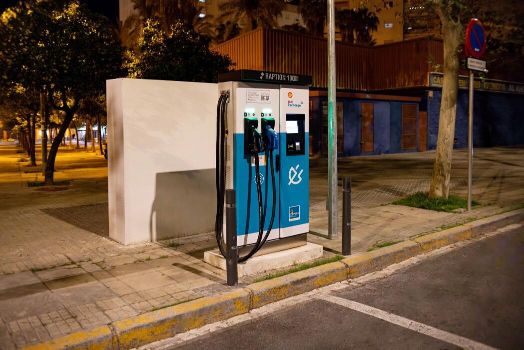 Images Shell Recharge Charging Station