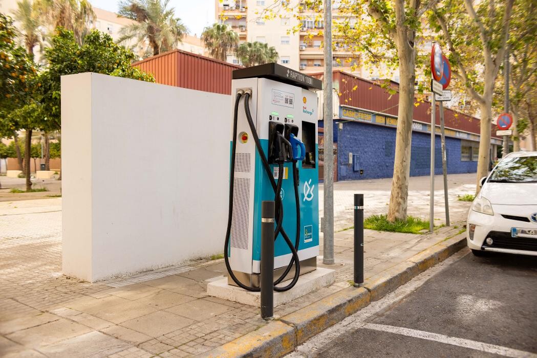 Images Shell Recharge Charging Station