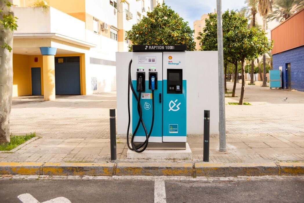 Images Shell Recharge Charging Station