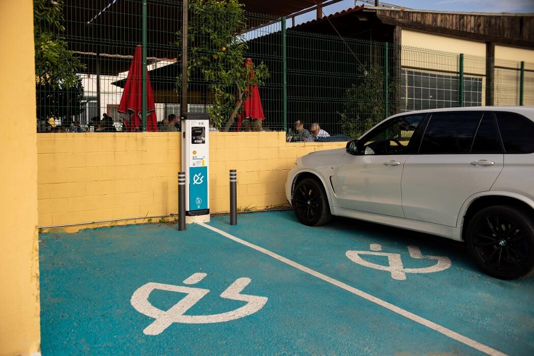 Images ACCIONA Charging Station