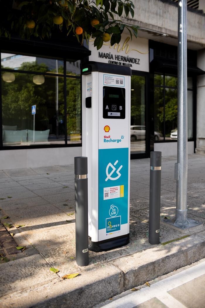 Images Shell Recharge Charging Station