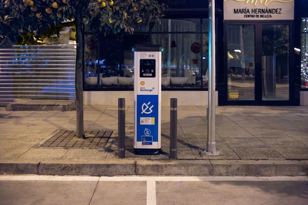 Images Shell Recharge Charging Station