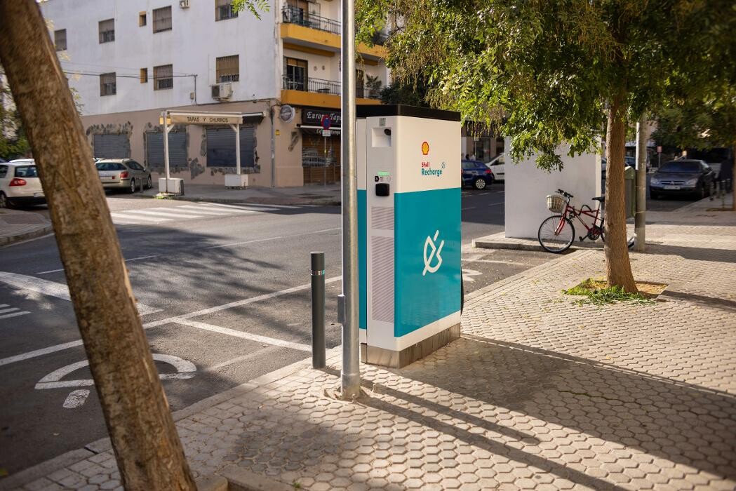 Images Shell Recharge Charging Station