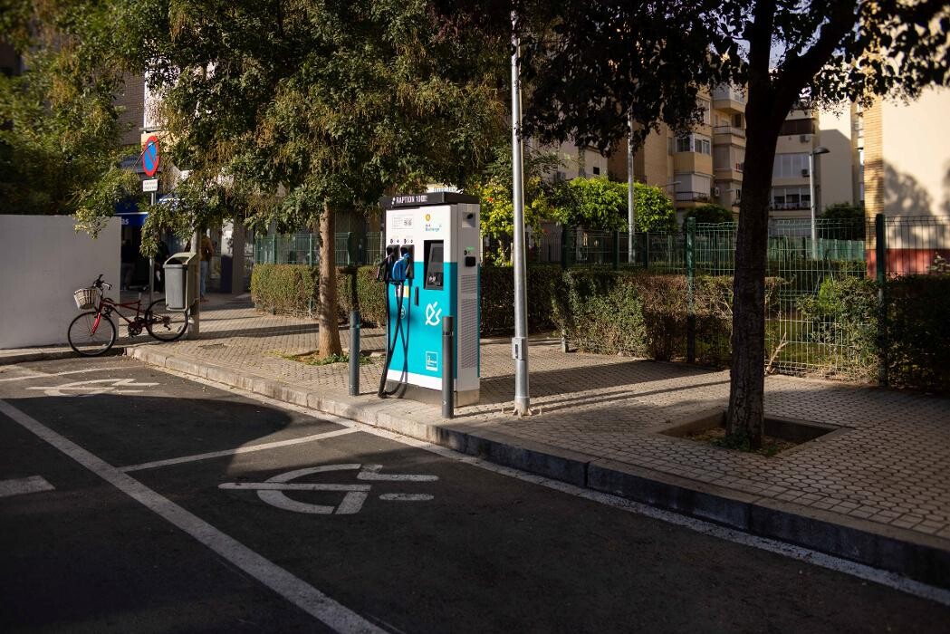 Images Shell Recharge Charging Station