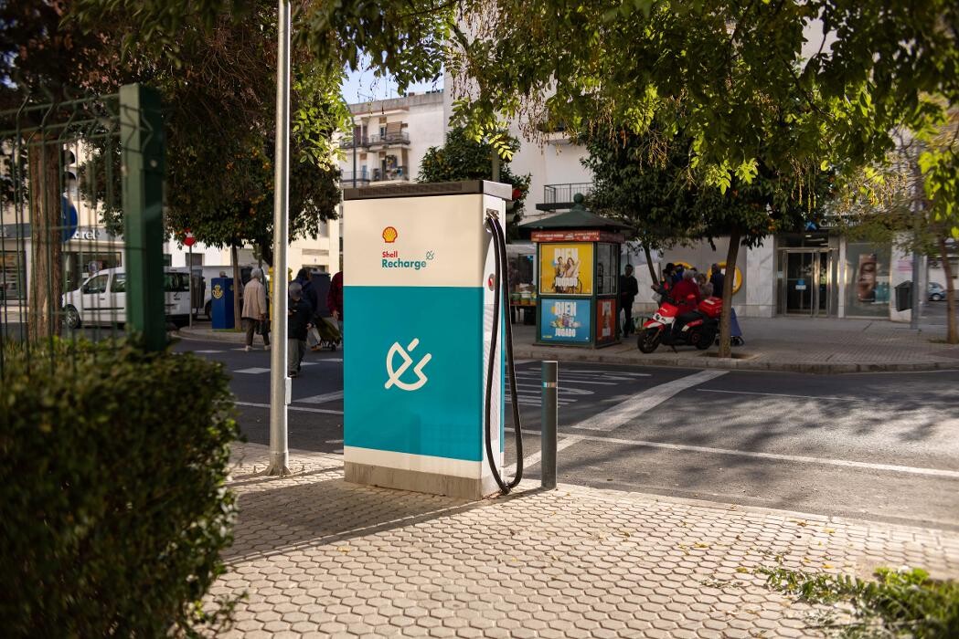 Images Shell Recharge Charging Station