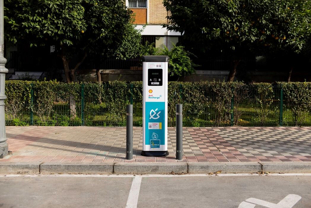 Images Shell Recharge Charging Station