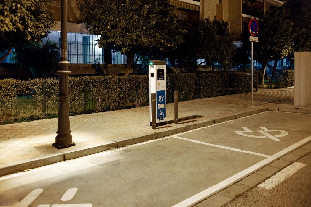 Images Shell Recharge Charging Station