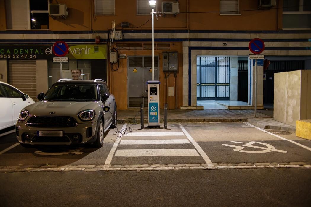 Images Shell Recharge Charging Station