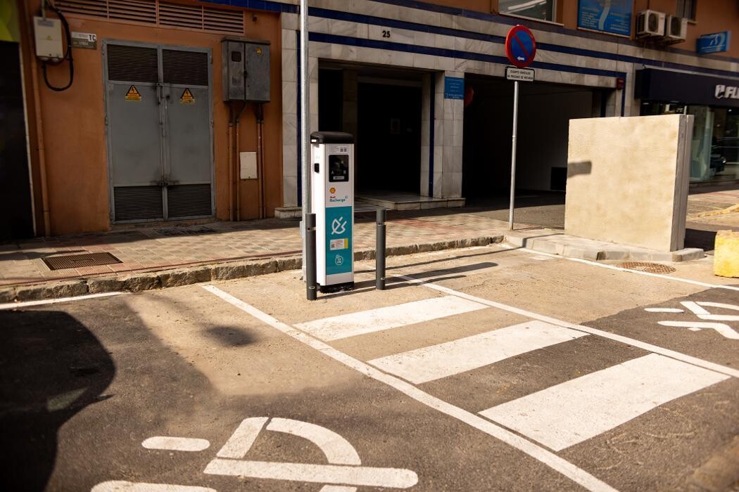 Images Shell Recharge Charging Station