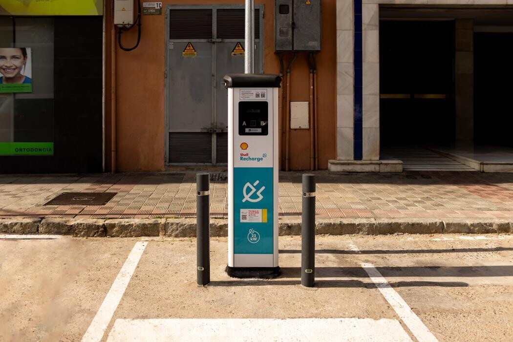 Images Shell Recharge Charging Station