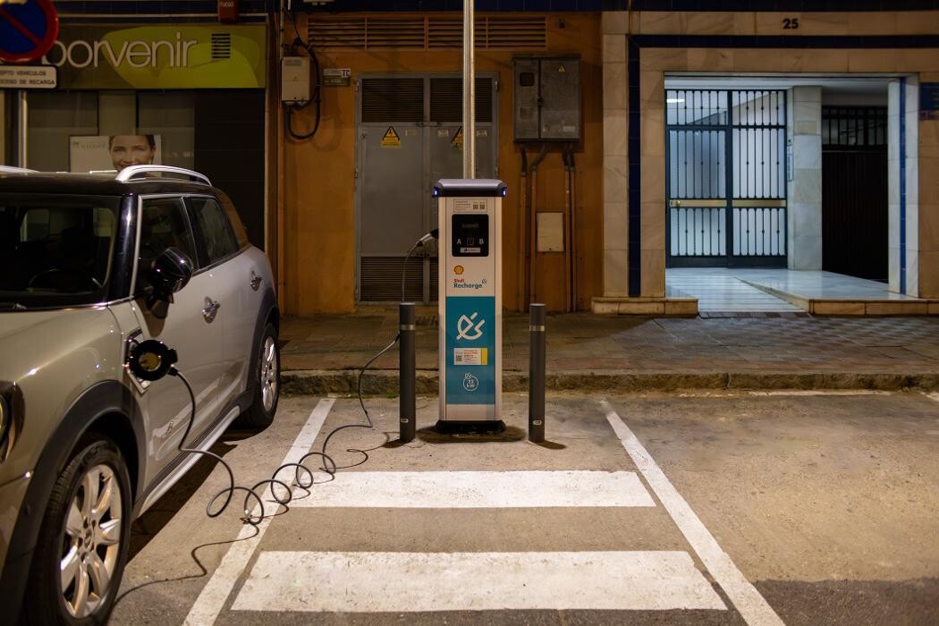 Images Shell Recharge Charging Station