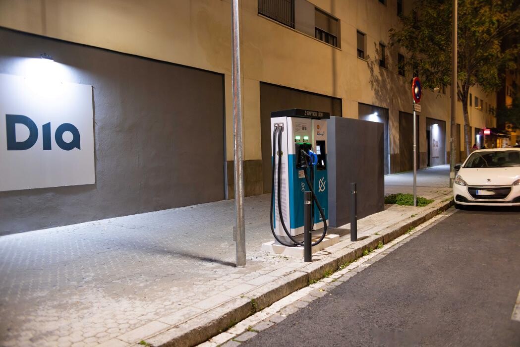 Images Shell Recharge Charging Station