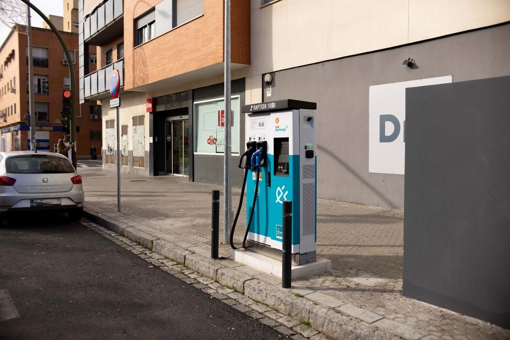 Images Shell Recharge Charging Station