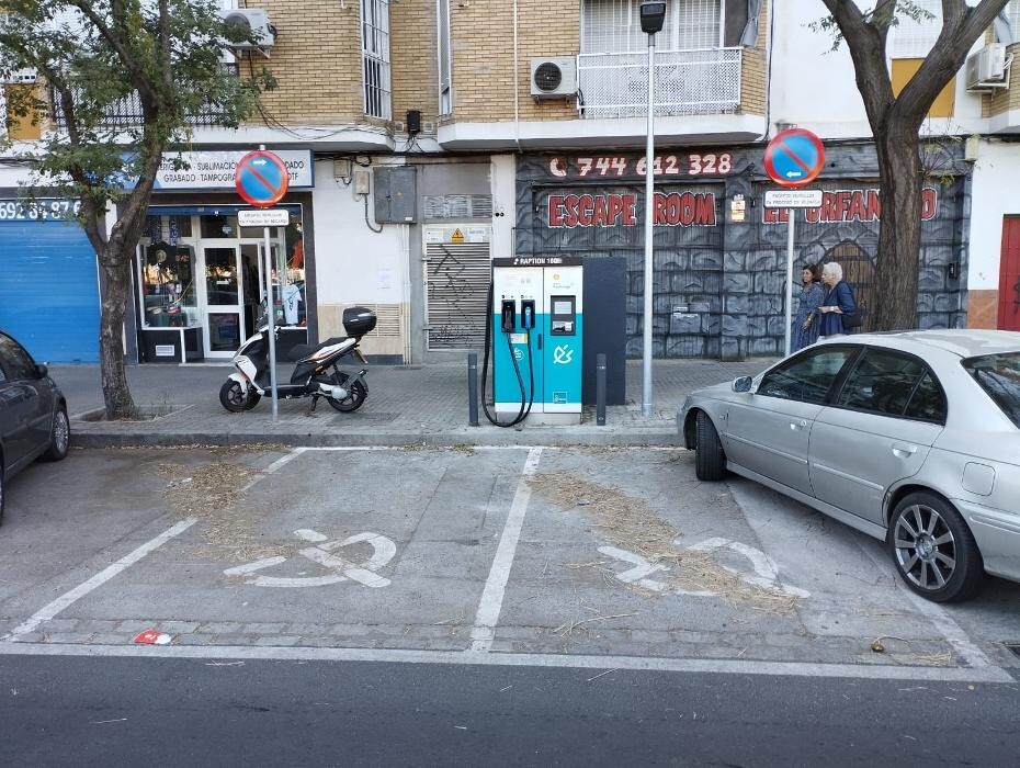 Images ACCIONA Charging Station