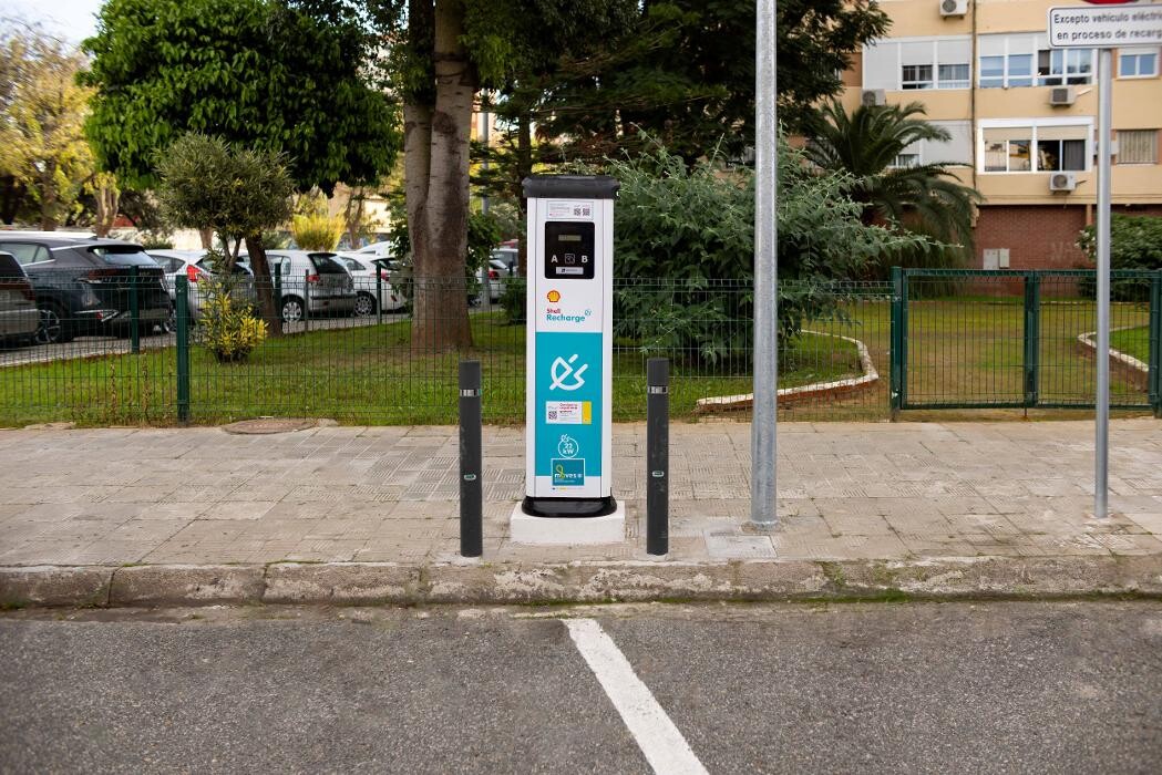 Images Shell Recharge Charging Station