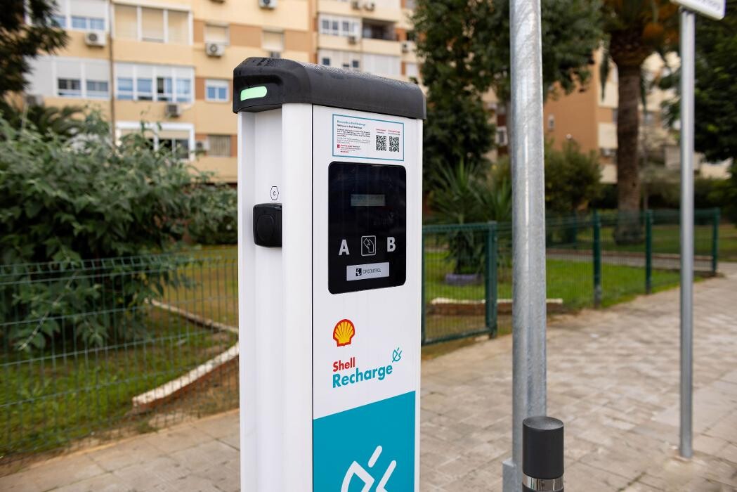 Images Shell Recharge Charging Station
