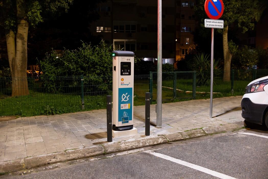Images Shell Recharge Charging Station
