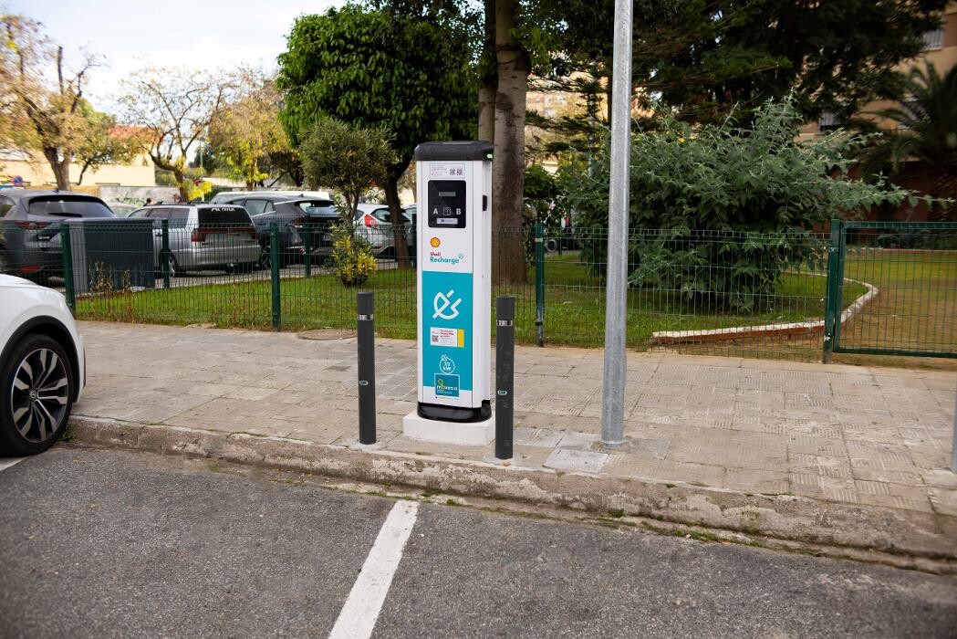 Images Shell Recharge Charging Station