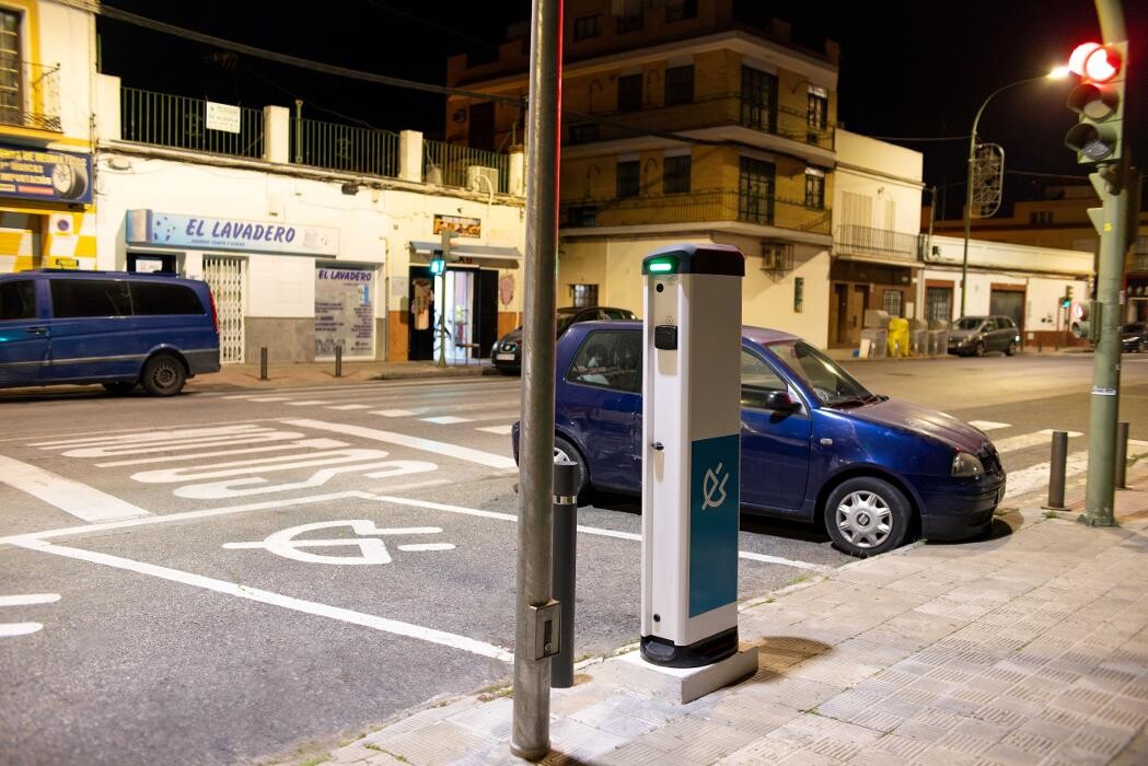 Images Shell Recharge Charging Station