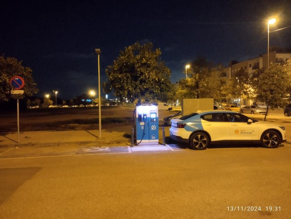 Images ACCIONA Charging Station