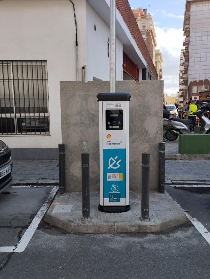 Images Shell Recharge Charging Station