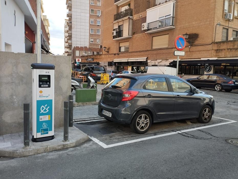 Images Shell Recharge Charging Station