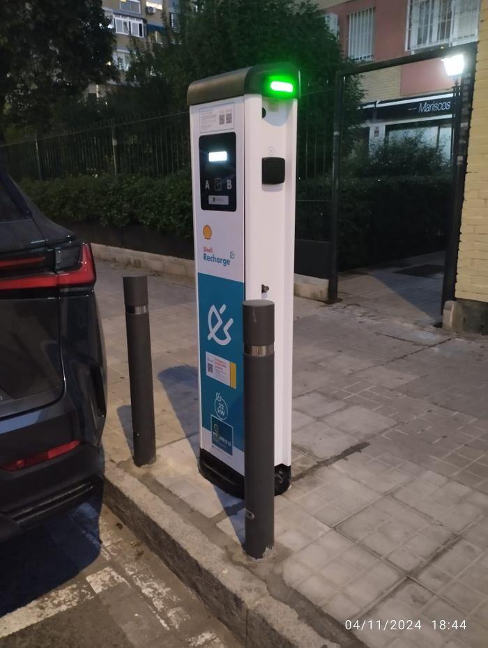 Images Shell Recharge Charging Station