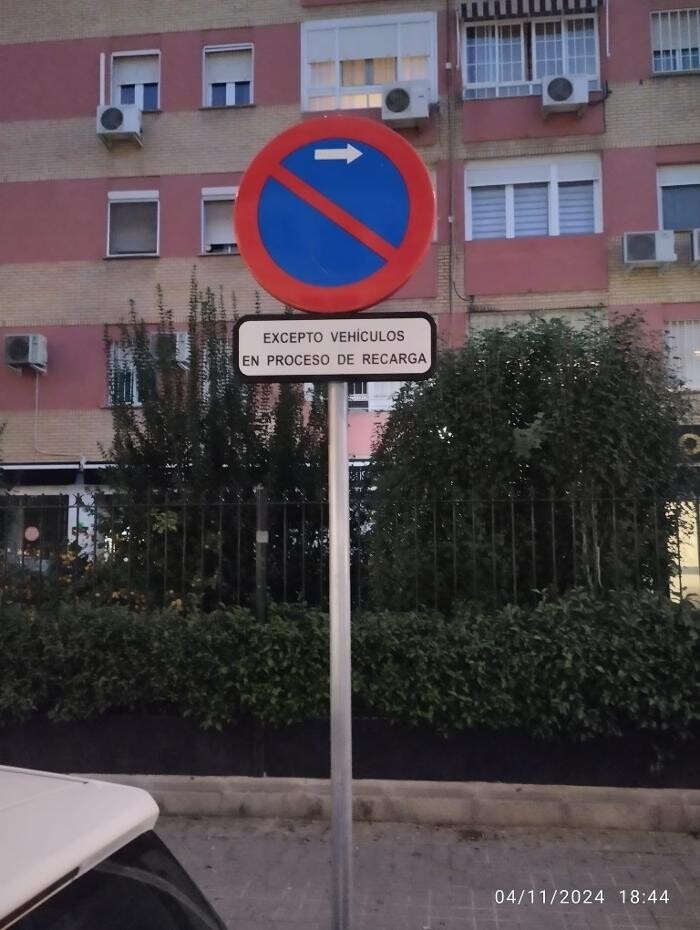 Images ACCIONA Charging Station