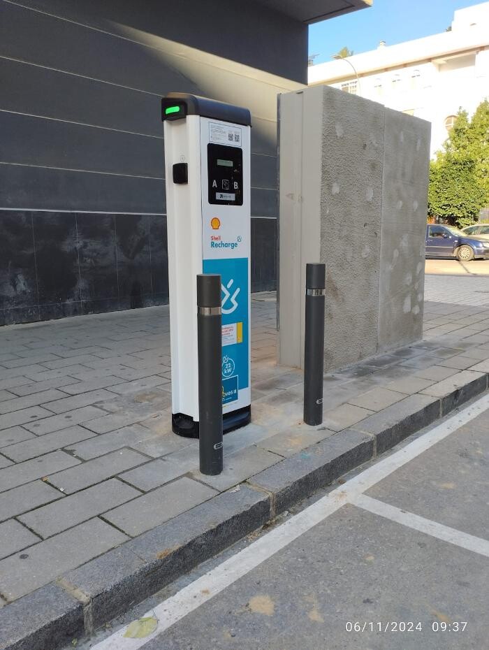 Images Shell Recharge Charging Station