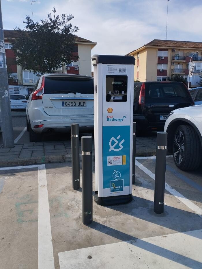 Images Shell Recharge Charging Station