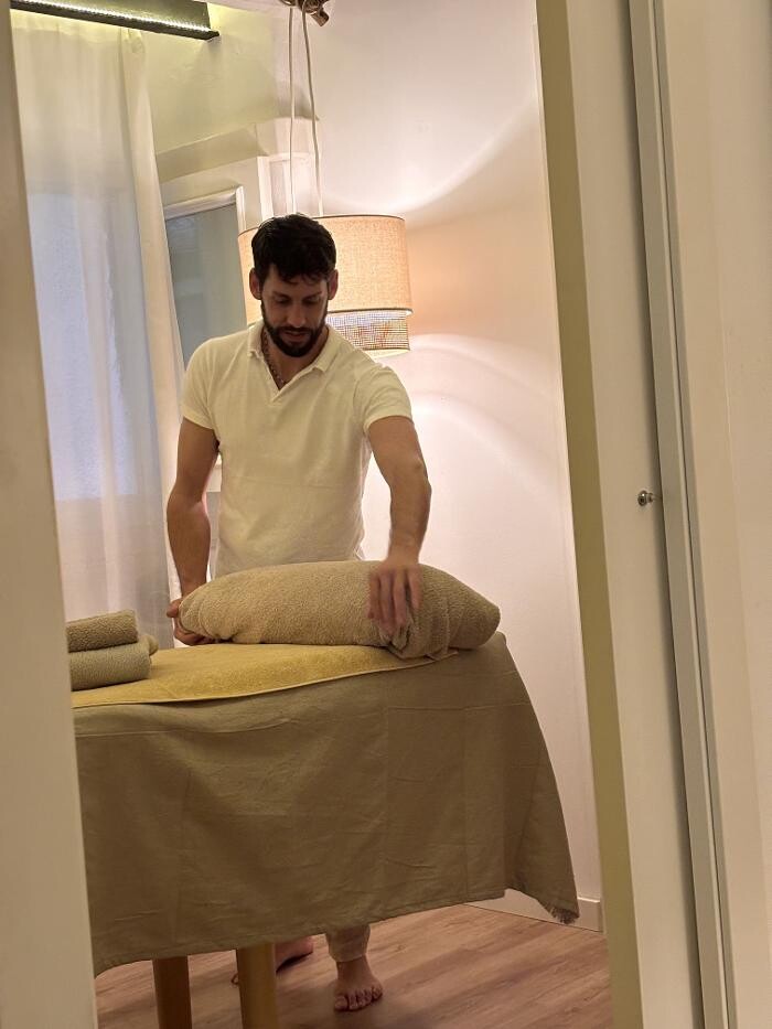 Images Manuel Quiromasaje - Holistic wellness massage therapist