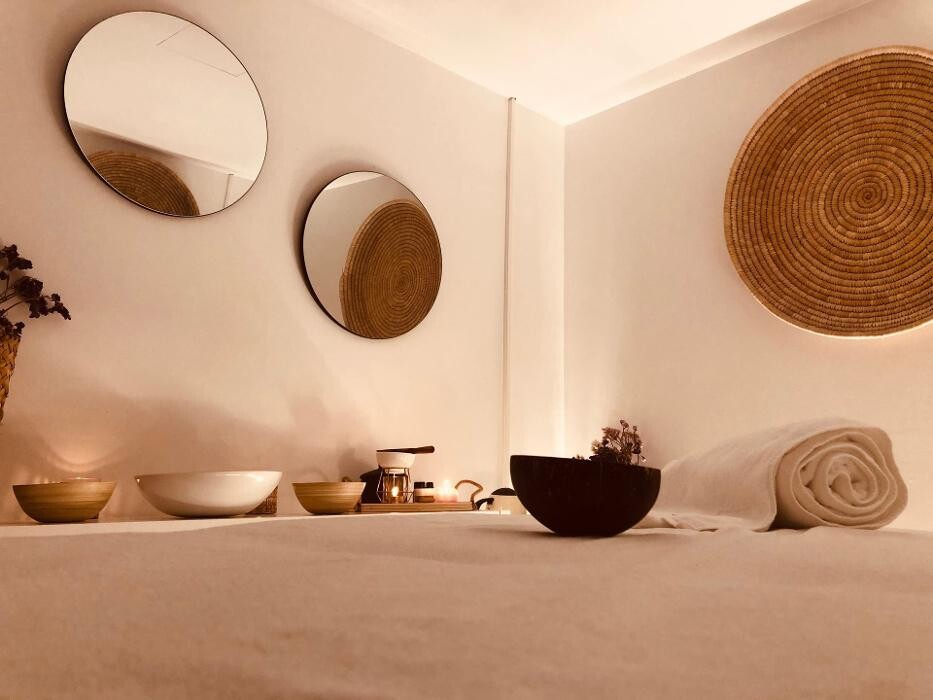 Images Manuel Quiromasaje - Holistic wellness massage therapist