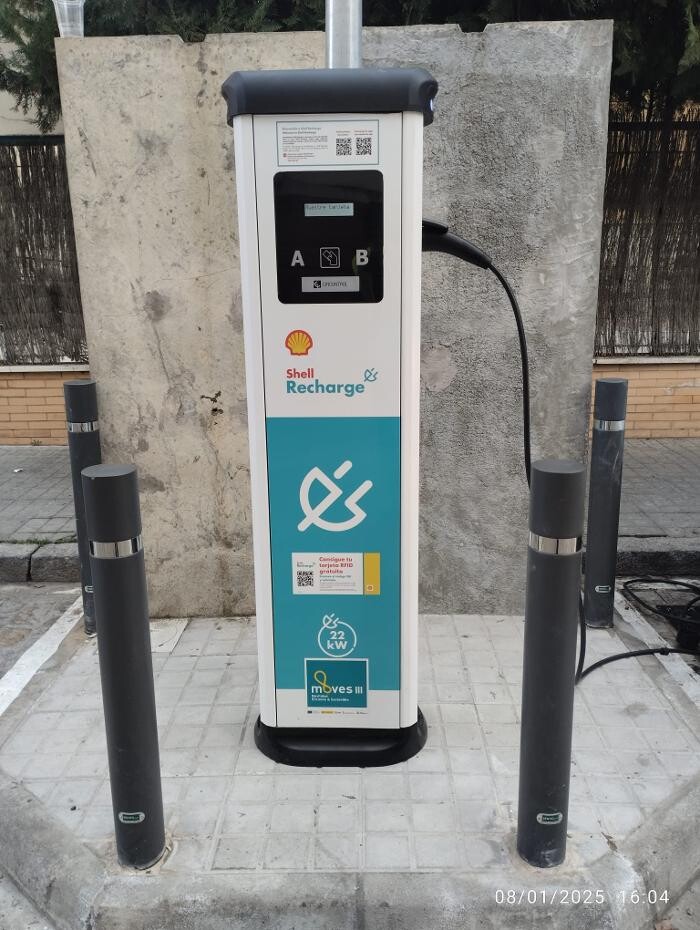 Images Shell Recharge Charging Station