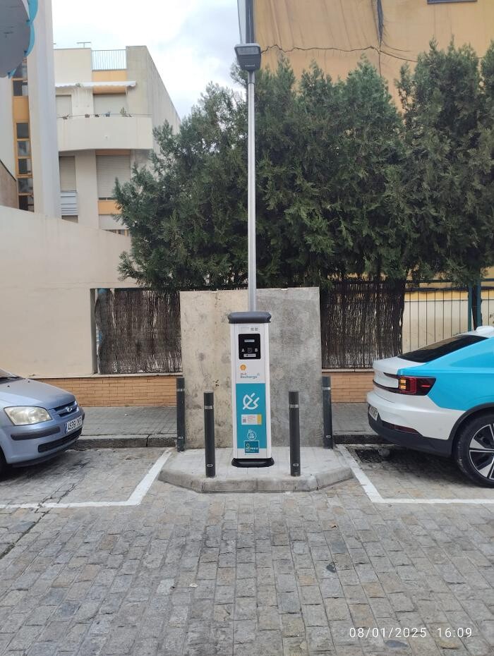 Images Shell Recharge Charging Station