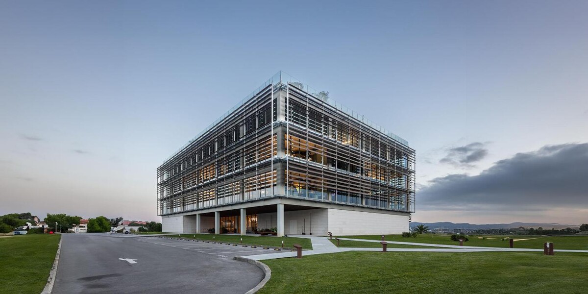 Images Top Cable central headquarters (Alcabe SA)