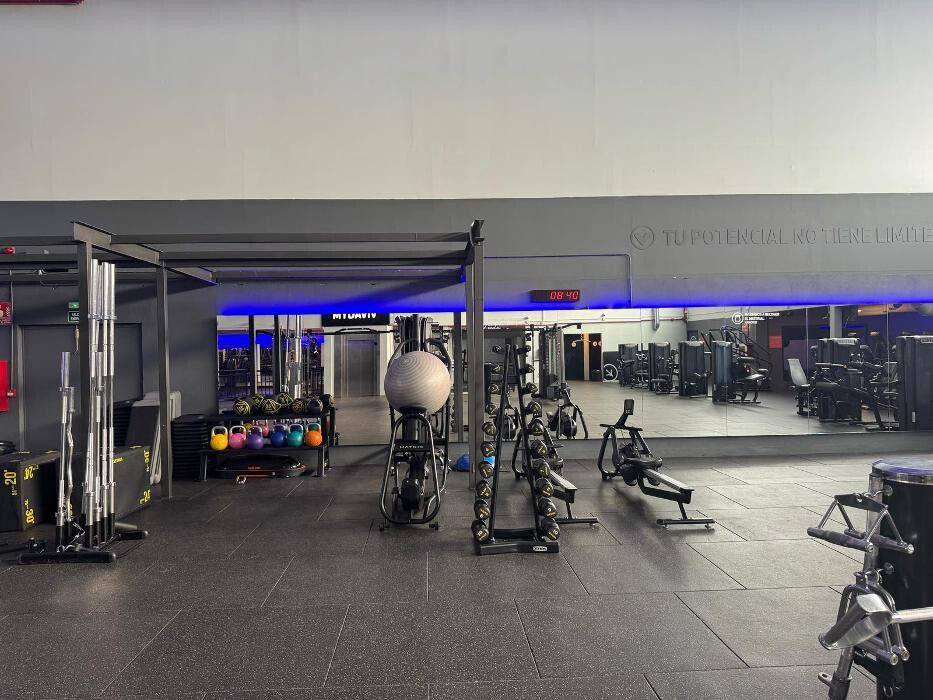 Images Gimnasio VivaGym Mercado de Villaverde