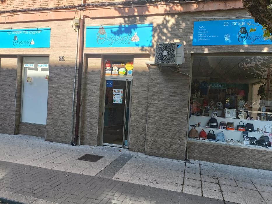 Images Luggage Storage Garrido - Radical Storage