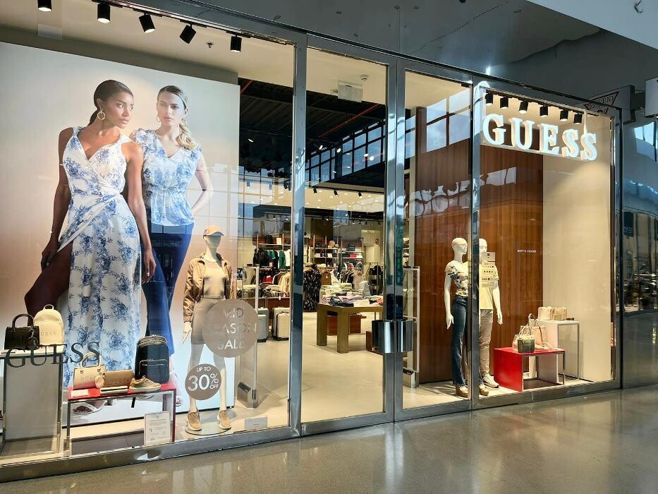 Images GUESS OUTLET A CORUÑA