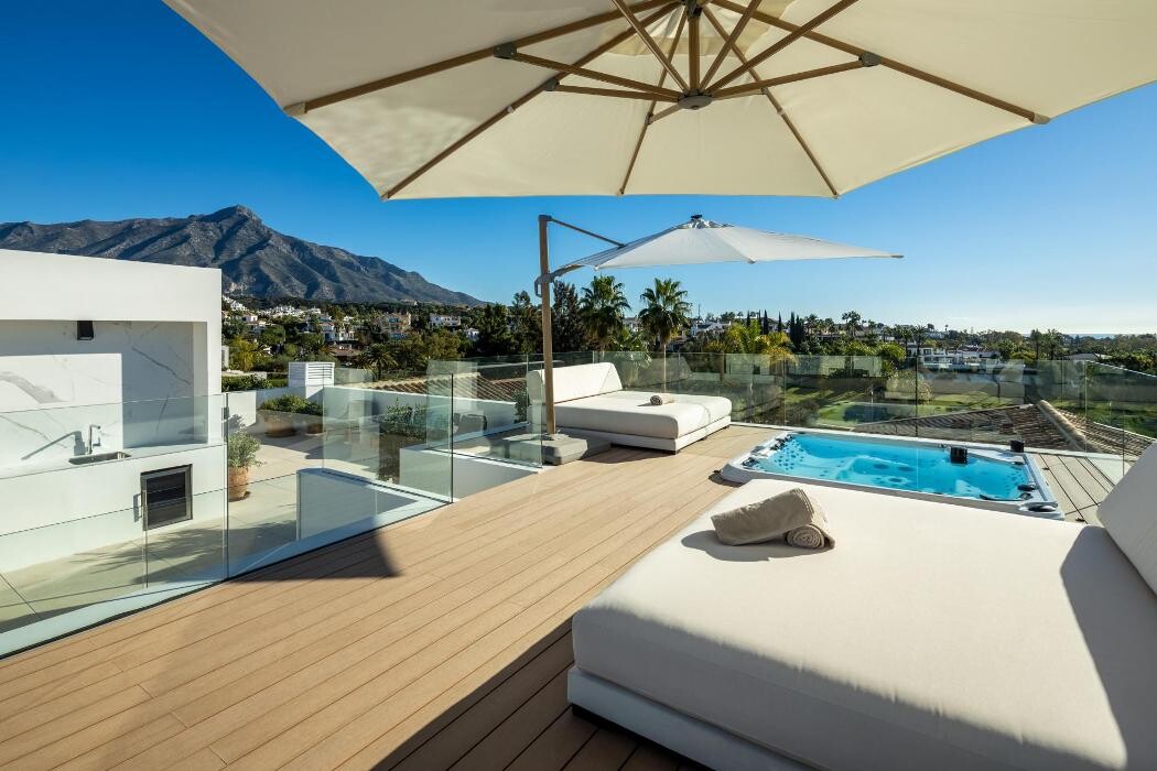 Images Gonzo Realtor Luxury Villas