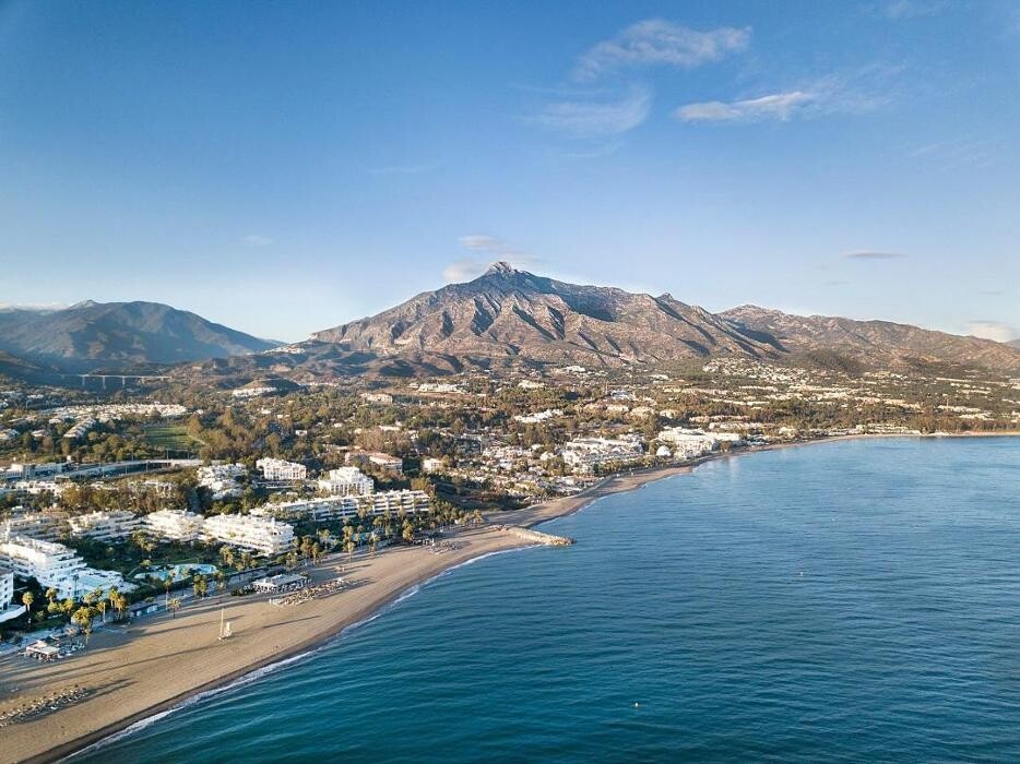 Images Gonzo Realtor Luxury Villas