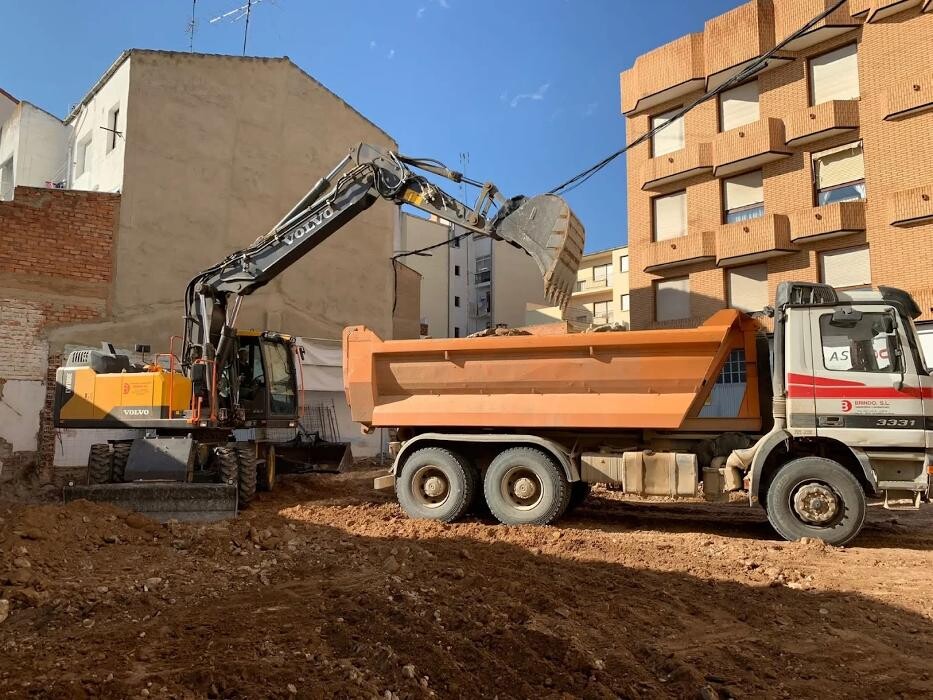 Images Transportes y Excavaciones BRINDO - Áridos y Contenedores