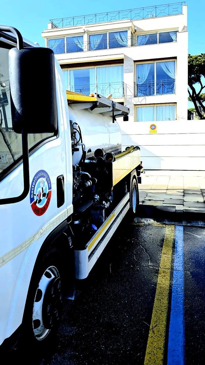 Images Doctor Desatascos Camion CUBA - Barcelona - 24/7