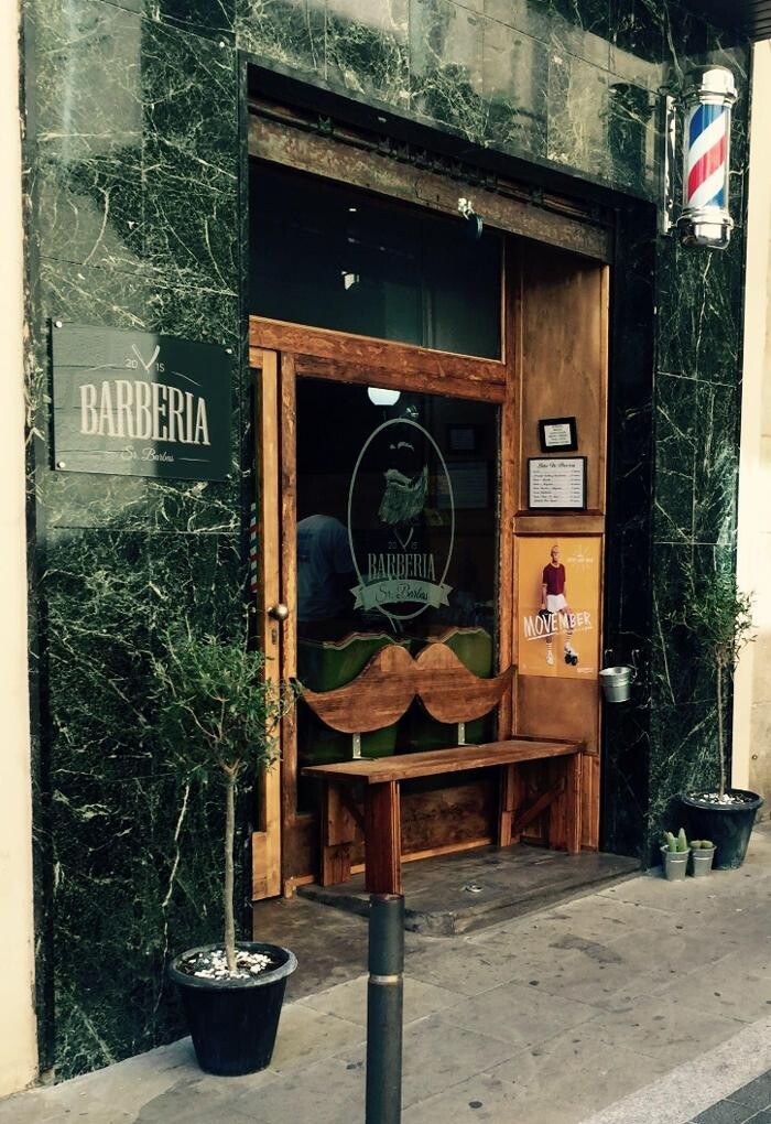 Images Sr.Barbas · Barbería Tradicional en Gràcia, Barcelona
