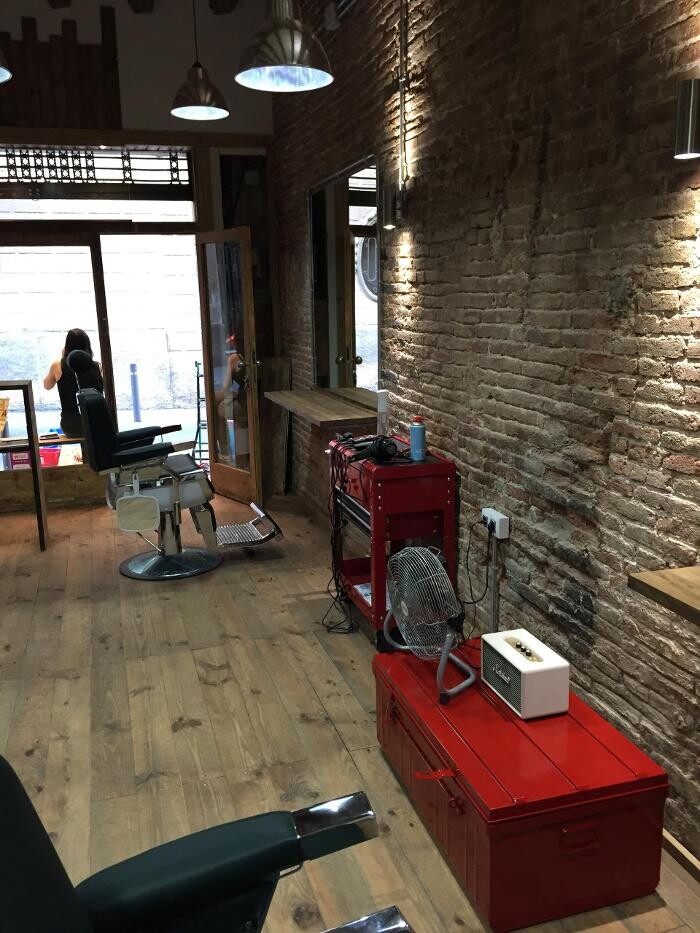 Images Sr.Barbas · Barbería Tradicional en Gràcia, Barcelona