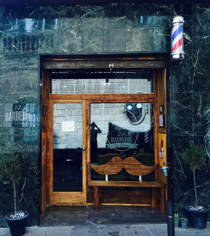 Images Sr.Barbas · Barbería Tradicional en Gràcia, Barcelona