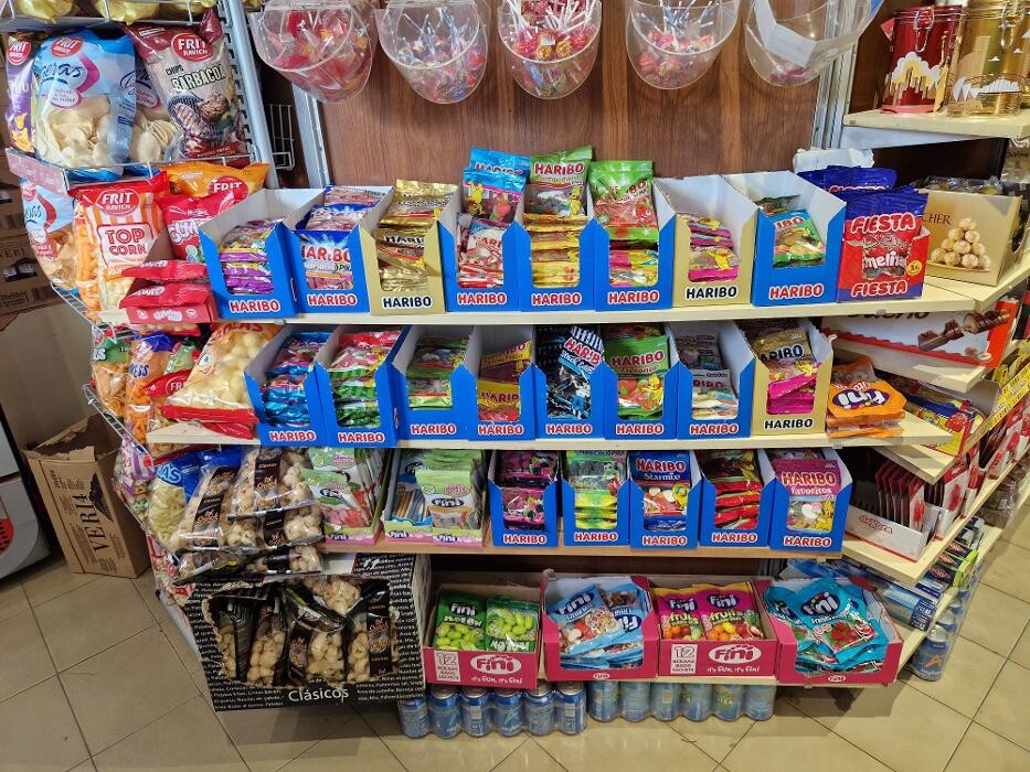 Images Un Xic de Tot: tabacs & quiosc