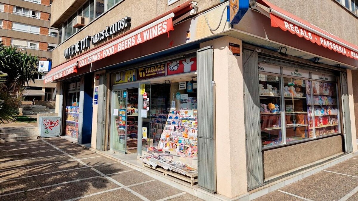 Images Un Xic de Tot: tabacs & quiosc